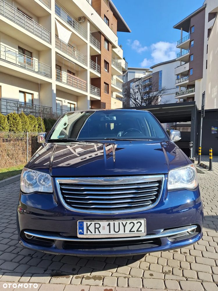Chrysler Town & Country - 5