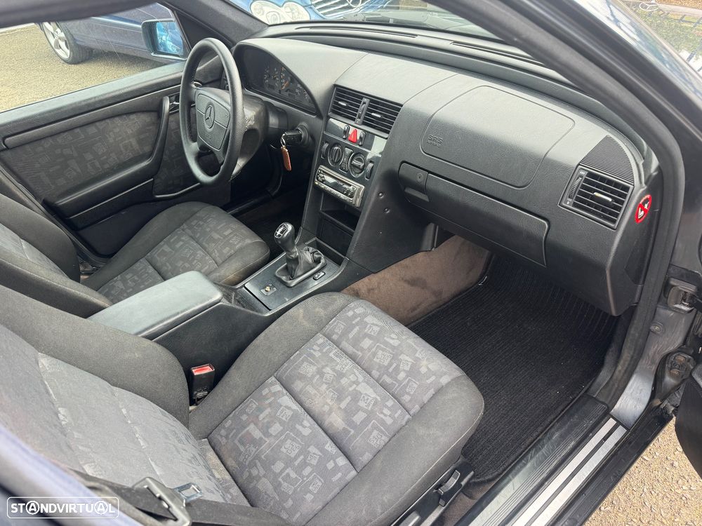 Mercedes-Benz C 220 D Classic - 24