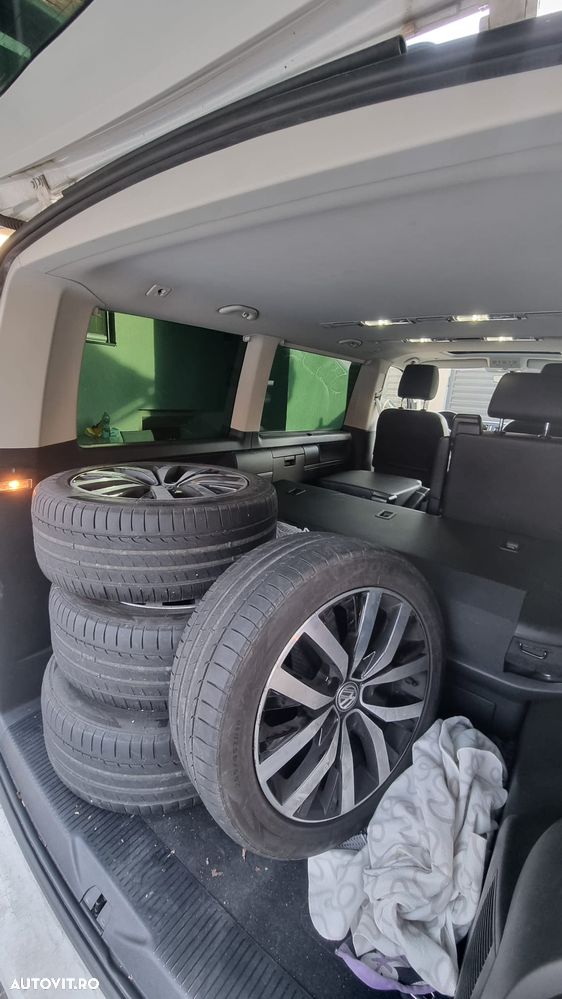 Volkswagen Multivan - 10