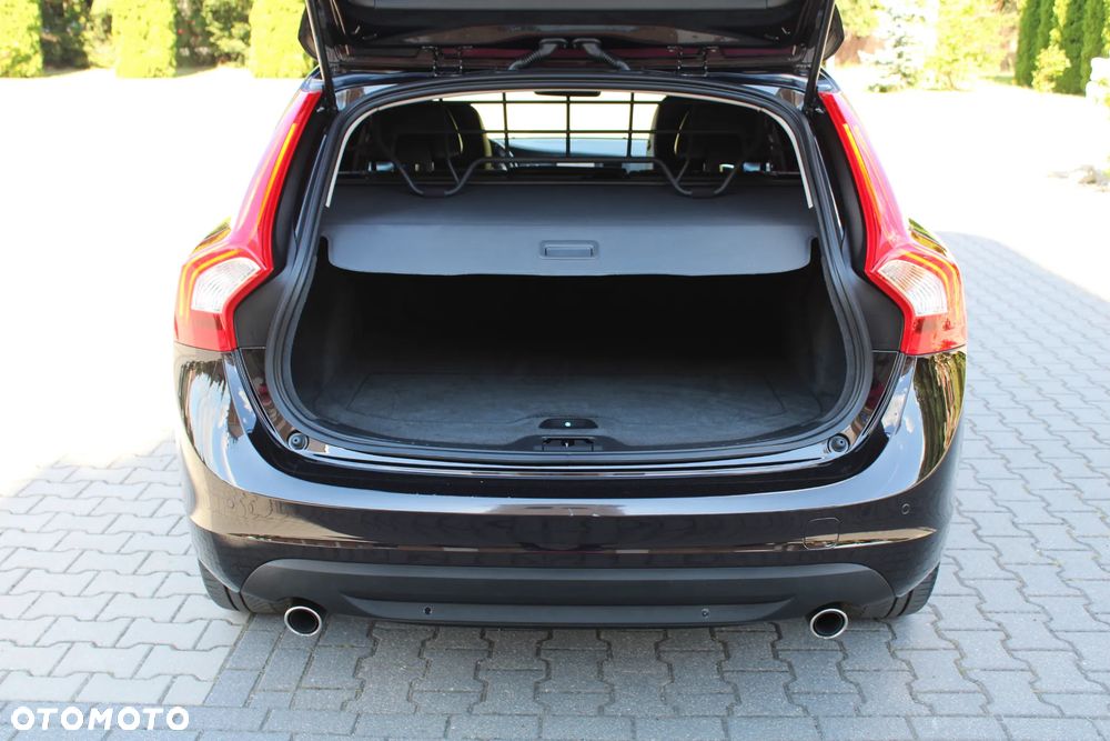 Volvo V60 D5 Summum - 32