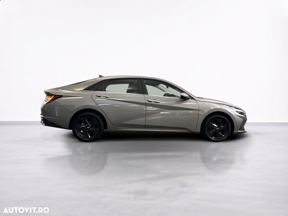Hyundai Elantra - 7