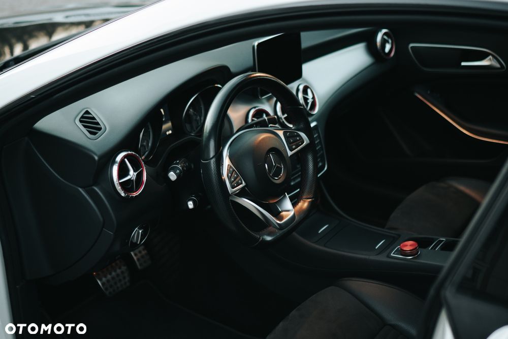 Mercedes-Benz CLA 200 7G-DCT AMG Line - 12
