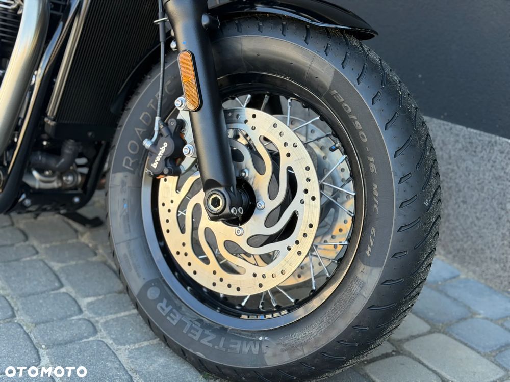 Triumph Bonneville Bobber - 7