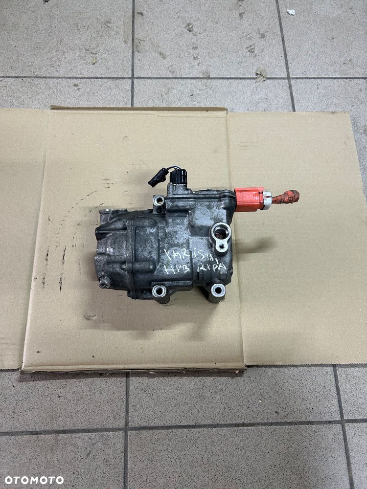 Toyota Yaris III hybryda kompresor klimatyzacji 042200-1501 sprężarka - 1