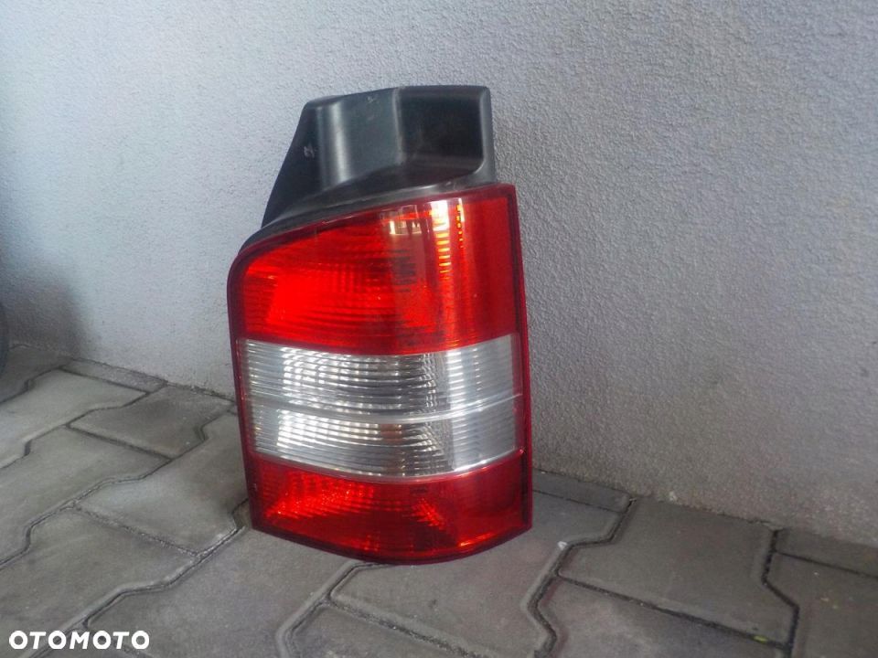 VW T5 MULTIVAN LAMPA PRAWA PRAWY TYŁ HELLA KLAPA - 2