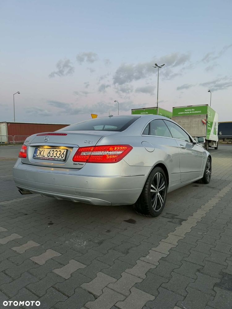 Mercedes-Benz Klasa E 220 CDI DPF BlueEFFICIENCY 7G-TRONIC Avantgarde - 6