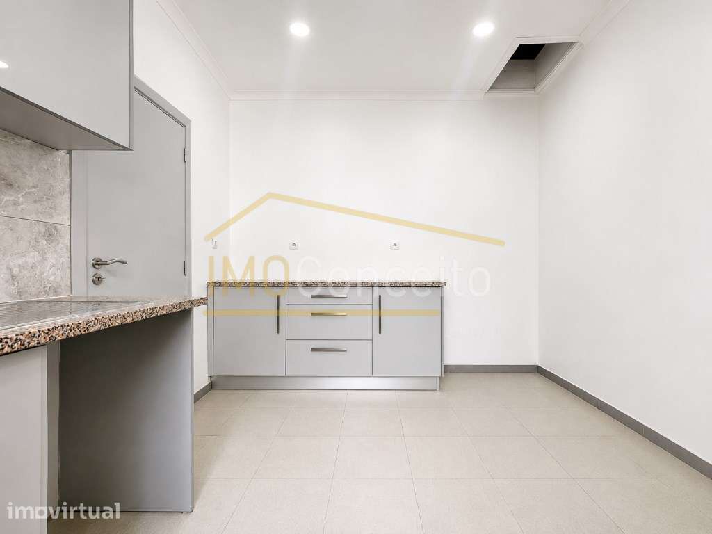 Moradia T2 , com espaço exterior e sótão com potencial incrível.
A... - Grande imagem: 5/21