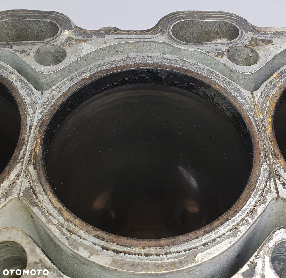 BLOK SILNIKA VOLVO XC90 XC70 V70 S80 XC60 2.4 D5 30677367 - 9