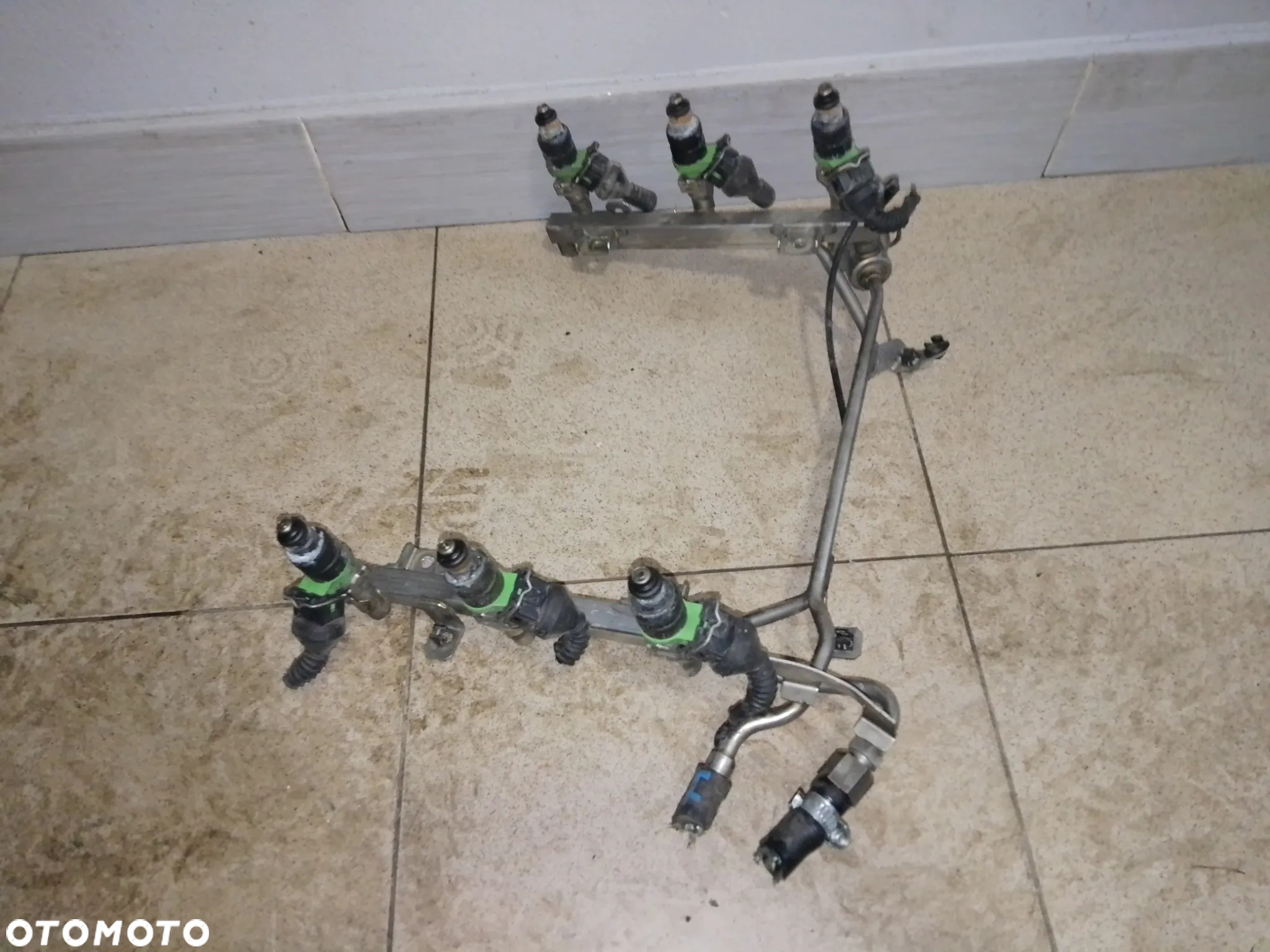 Listwa wtryskowa wtryskiwacze AUDI A4 B6 2.4 v6 078133551BB - 3