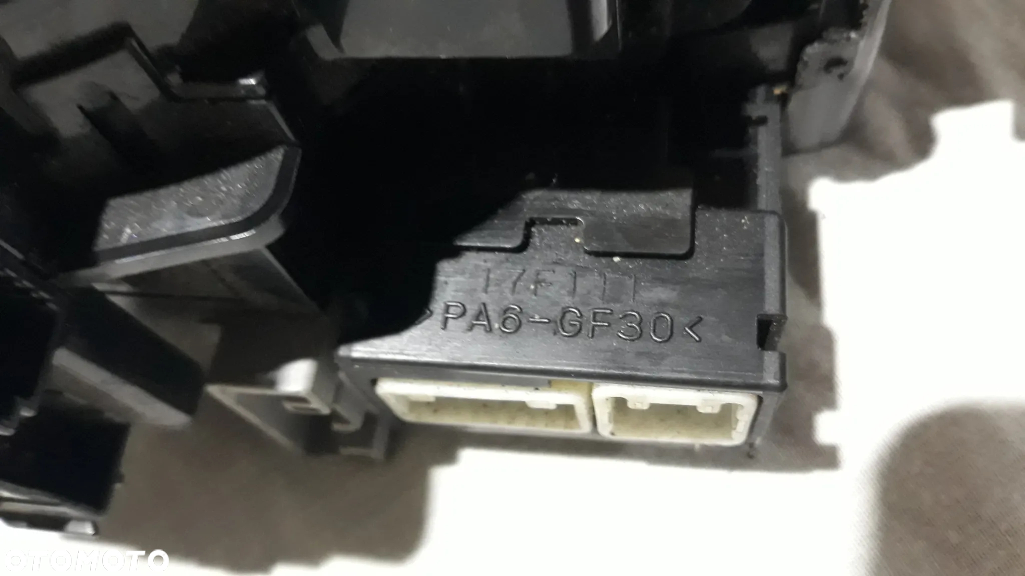 LEXUS IS 2 2005-13 17F111 17F100 PRZEŁĄCZNIK WYCIERACZEK KIERUNKOWSKAZÓW Taśma zwijacz - 2