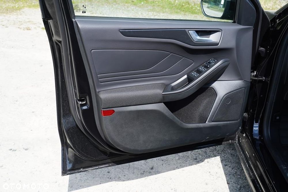 Ford Focus 1.0 EcoBoost mHEV ST-Line X - 12