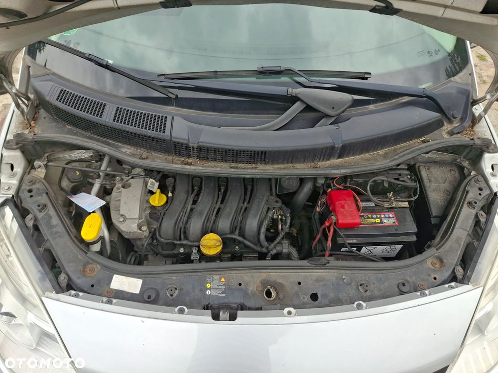 Renault Scenic 1.6 16V Confort Privilege - 11