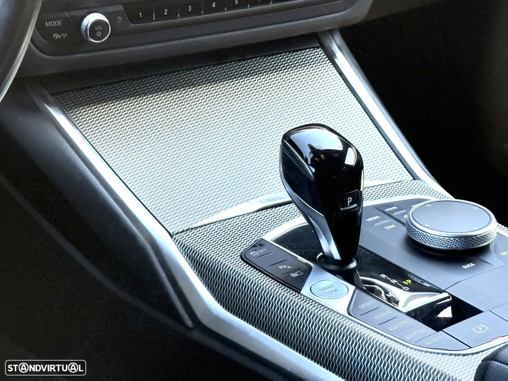 BMW 330 e Pack Desportivo M Auto - 20
