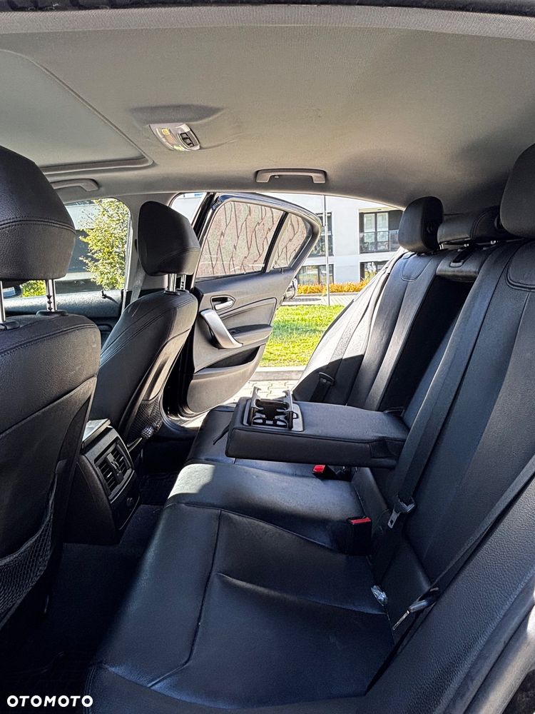 BMW Seria 1 120d xDrive - 23
