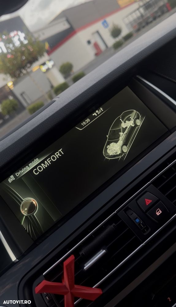 BMW Seria 5 530d xDrive AT - 37