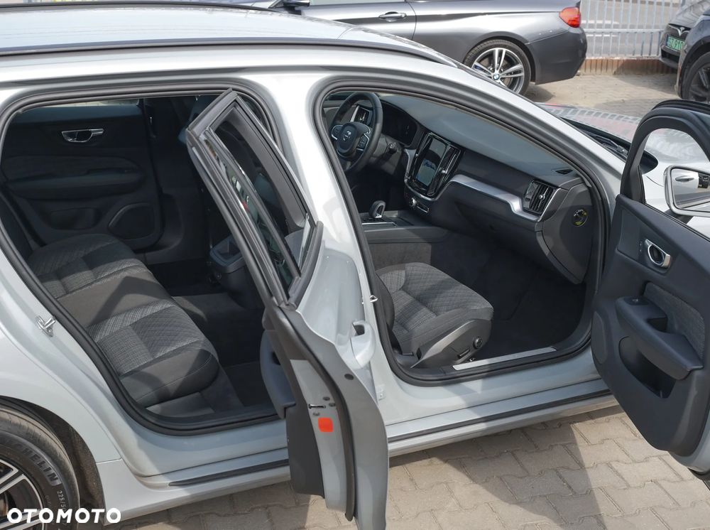 Volvo V60 B3 B DKG Momentum Pro - 10