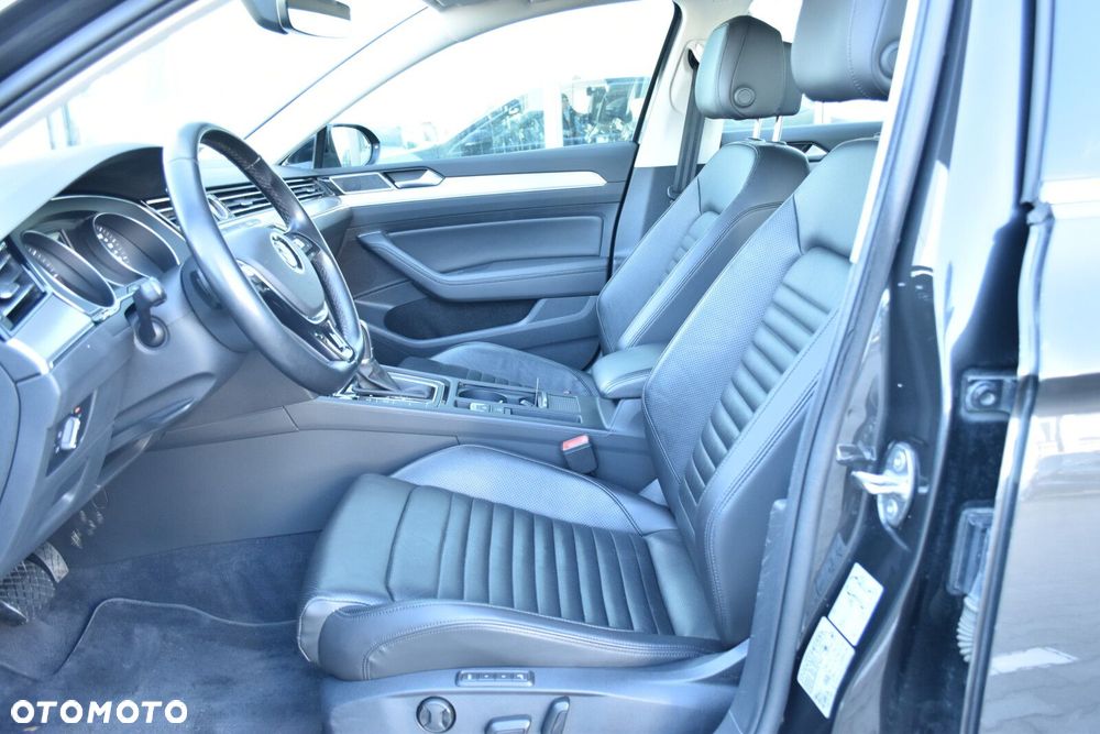 Volkswagen Passat - 30