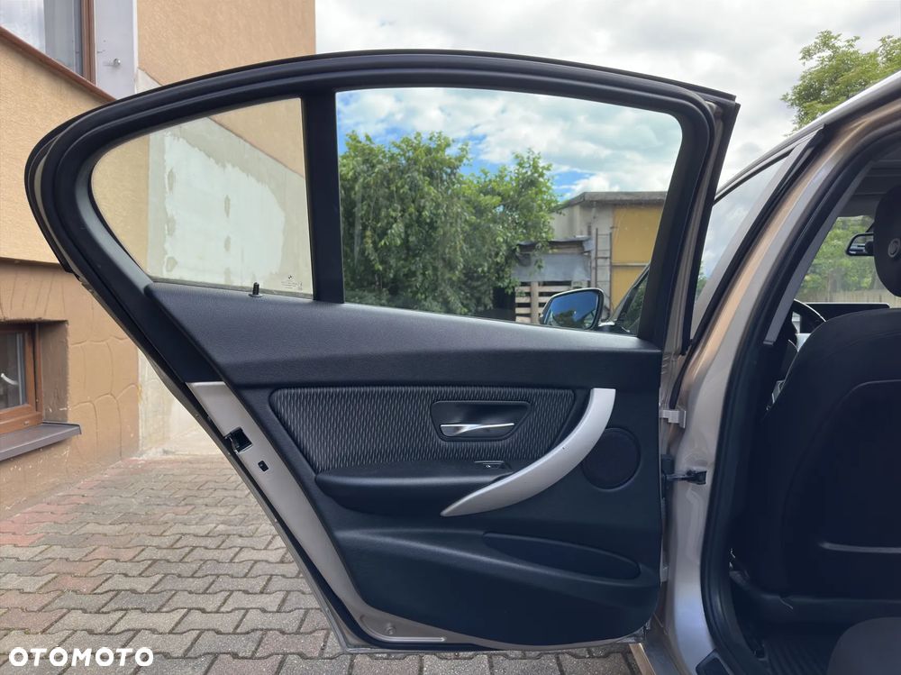 BMW Seria 3 335d xDrive - 10