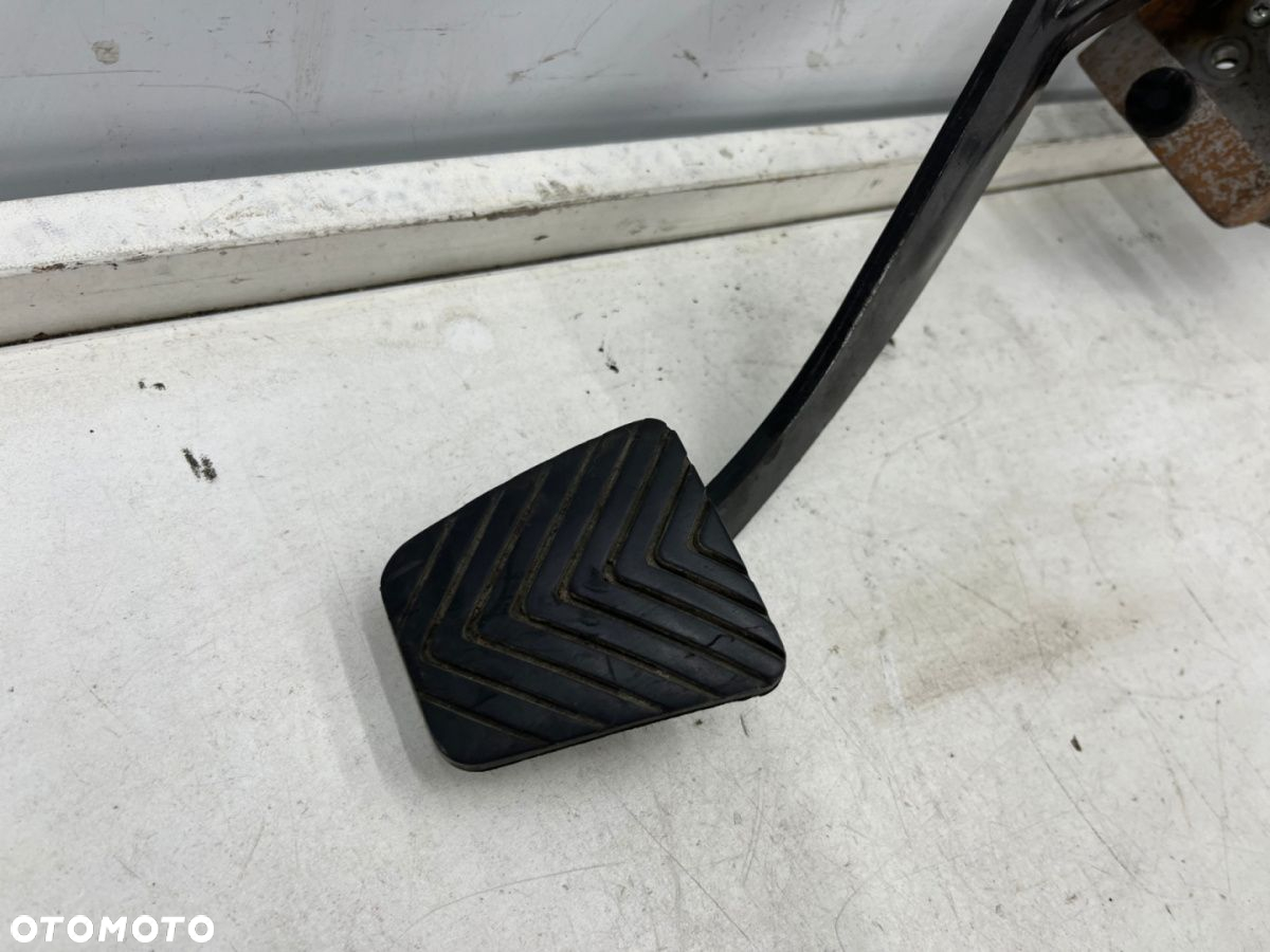 Pedał sprzęgła Hyundai i30 I FD 1.4b 07-12r. pompa sprzęgła wysprzęglik 32802-2h120 - 3