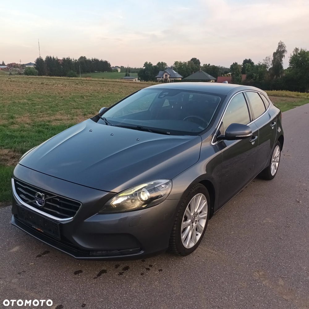 Volvo V40 D2 Momentum - 1