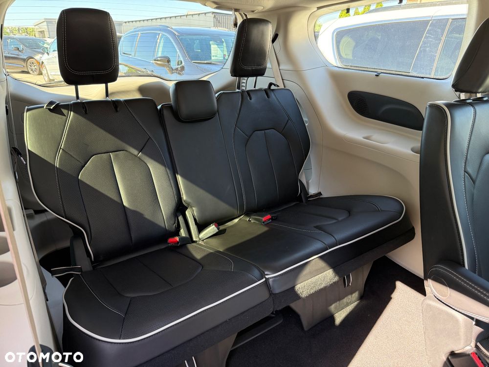 Chrysler Pacifica - 18