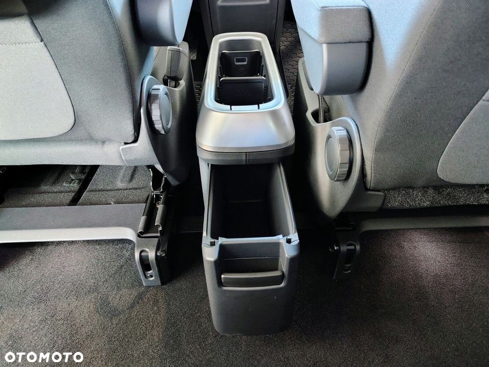 Volkswagen ID. Buzz Pro z długim rozstawem osi silnik: 210 kW (286 KM) 86 kWh / skrzynia biegów: Automatyczna 1 biegowa rozstaw osi: 3239 mm - 28