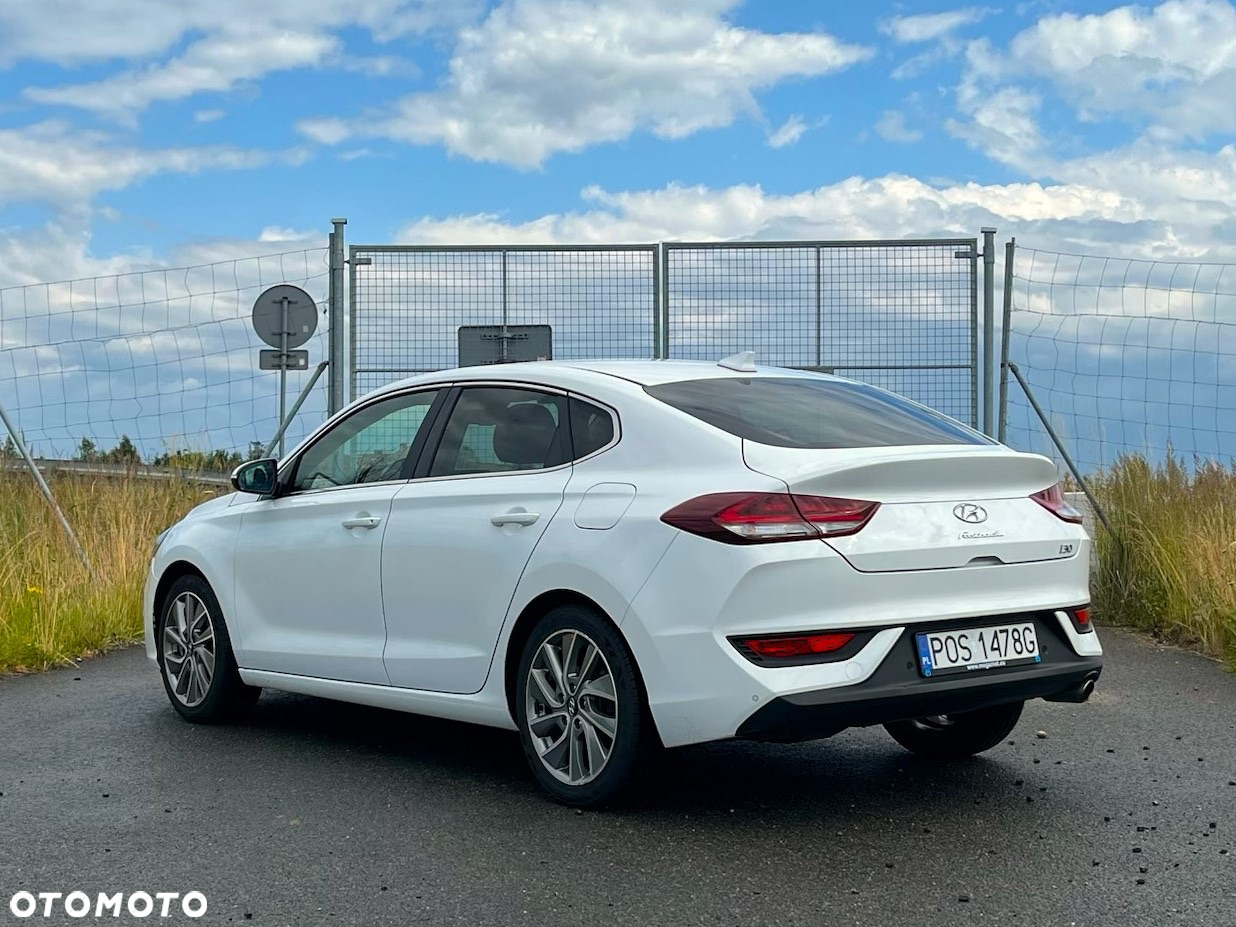 Hyundai i30 Fastback 1.6 CRDI Premium - 3