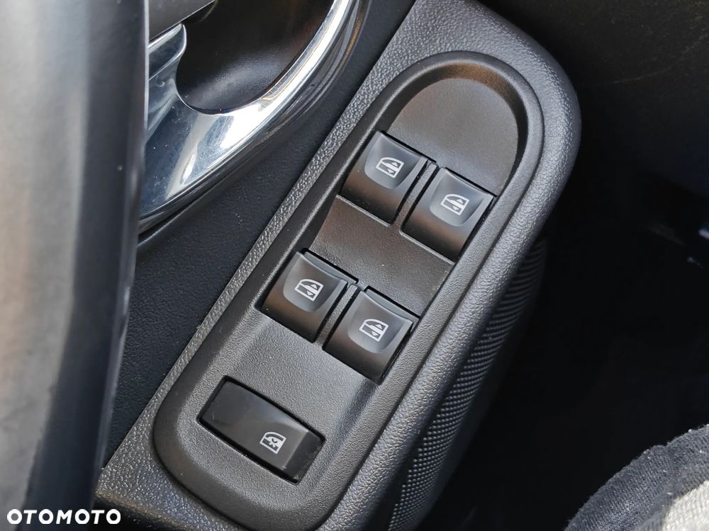 Dacia Duster 1.6 Blackstorm 4x4 - 23