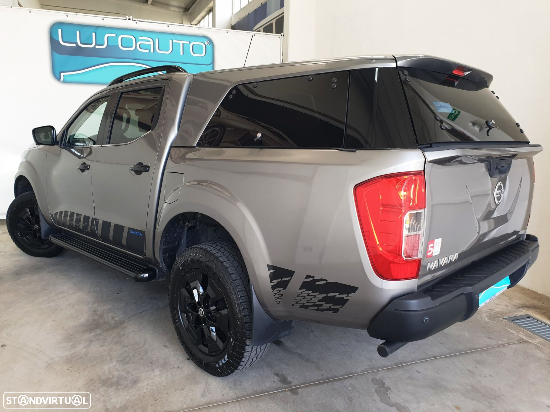 Nissan Navara 2.3 dCi CD 4WD N-Guard - 12