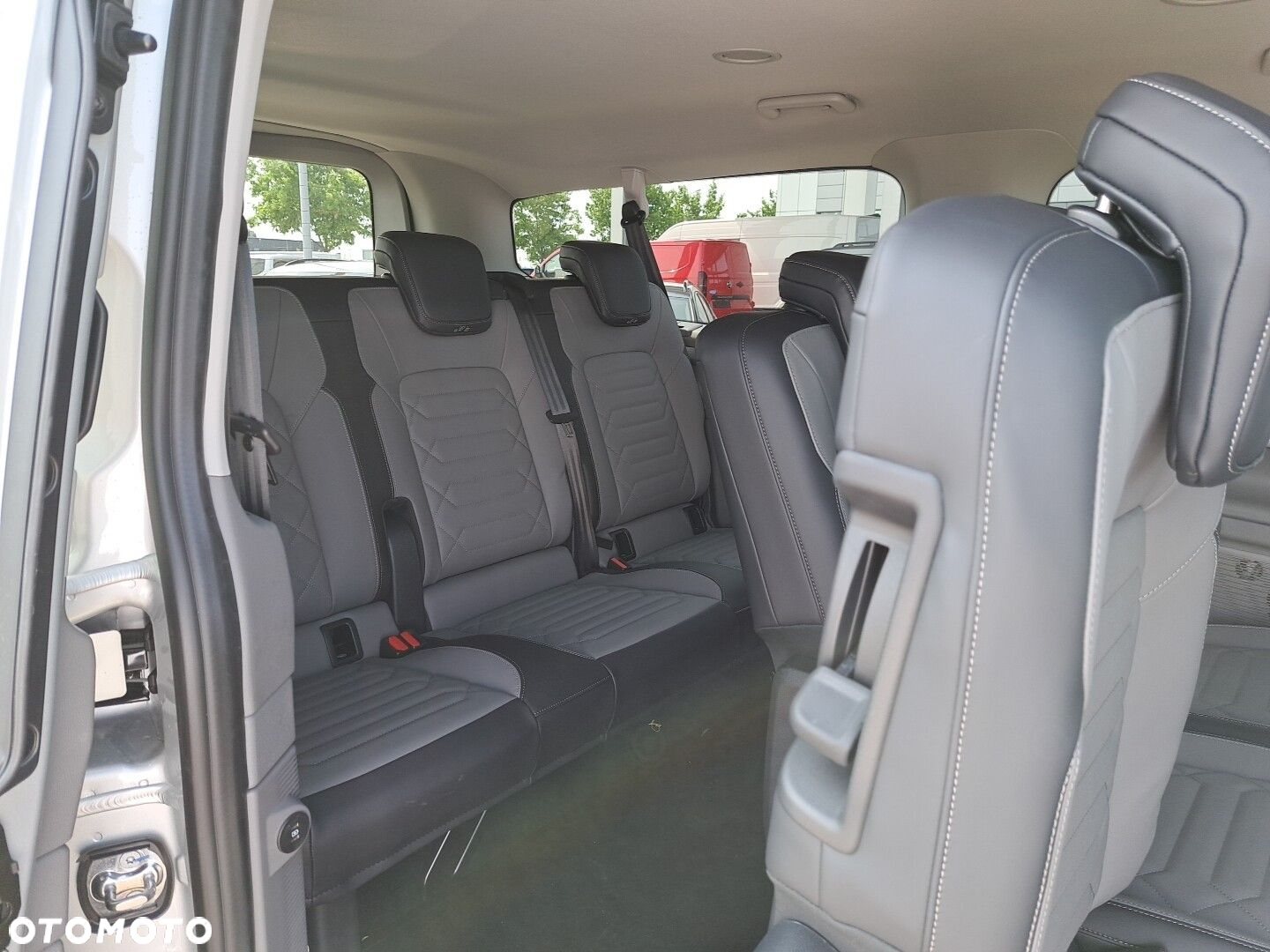 Volkswagen Caravelle - 25
