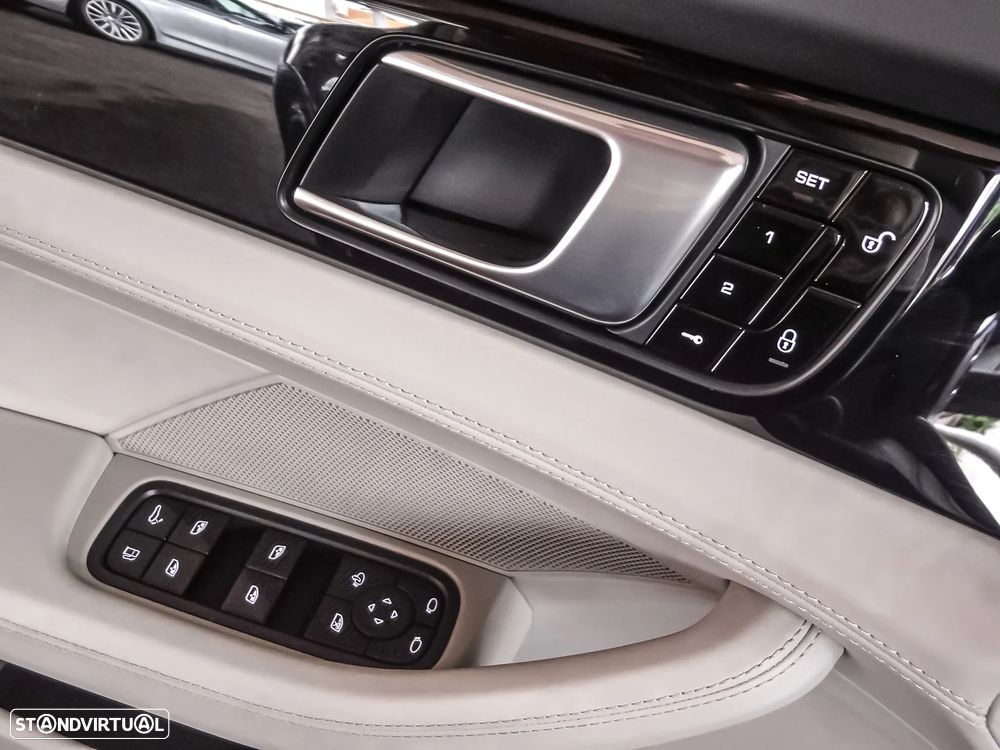 Porsche Panamera 4 E-Hybrid - 11