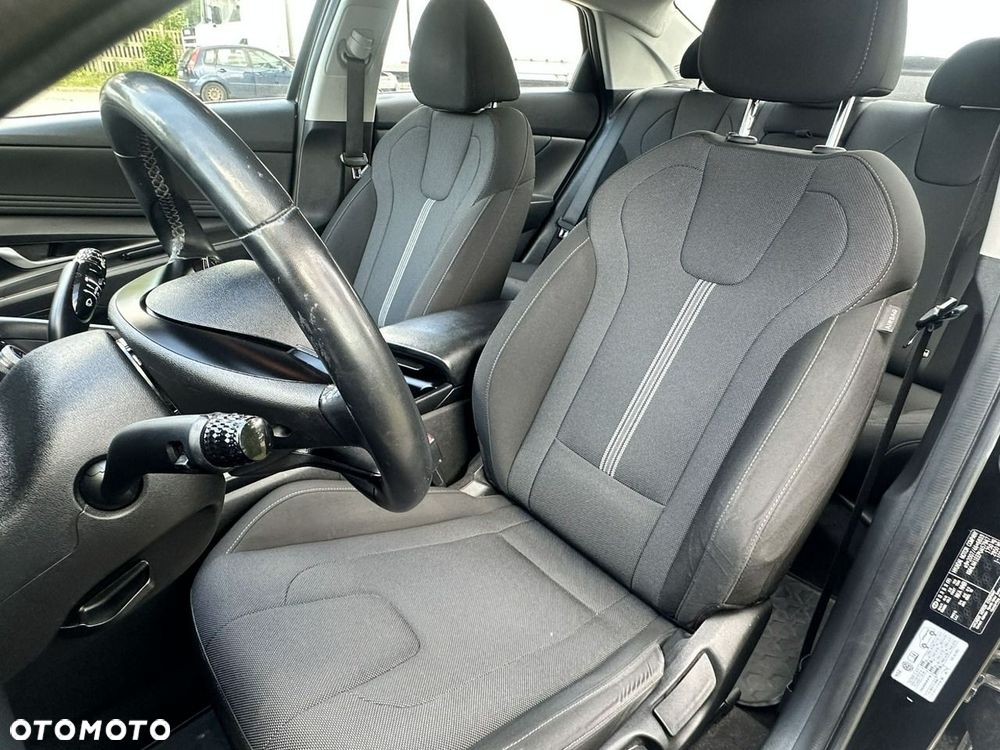 Hyundai Elantra - 16