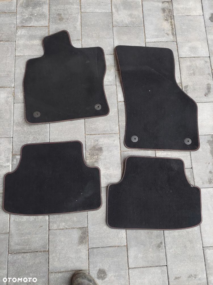 VW GOLF VIII GTI 5H0 dywanik dywaniki oryginał