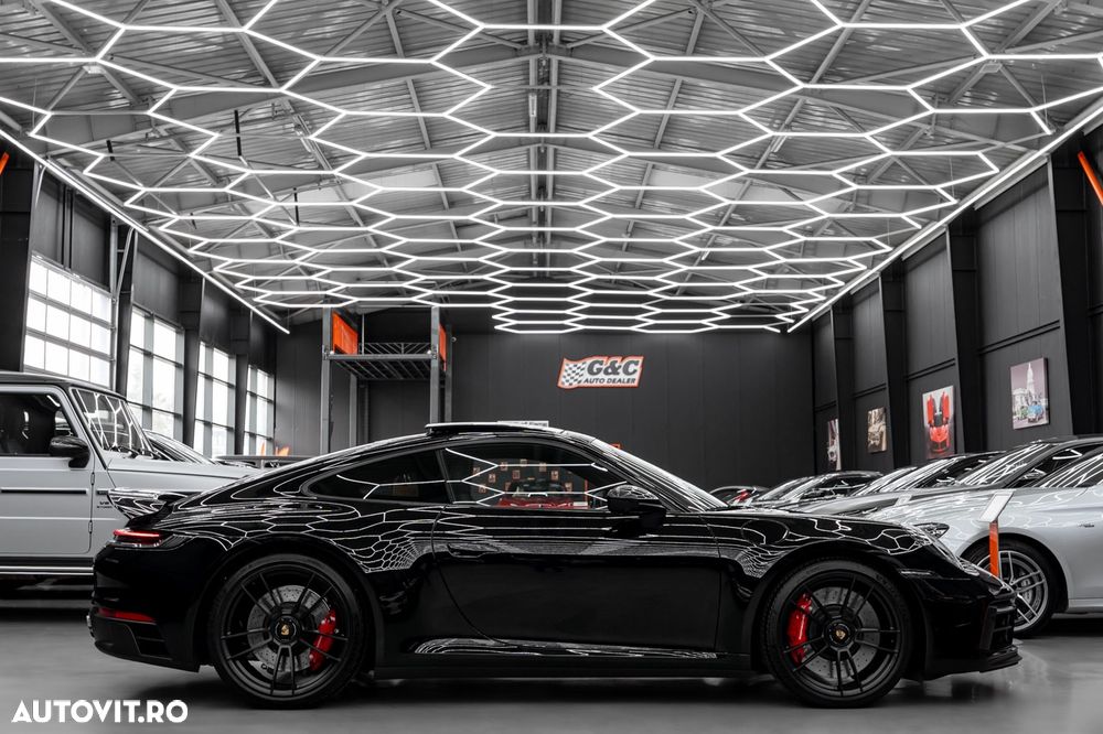 Porsche 911 Carrera 4 GTS PDK - 27