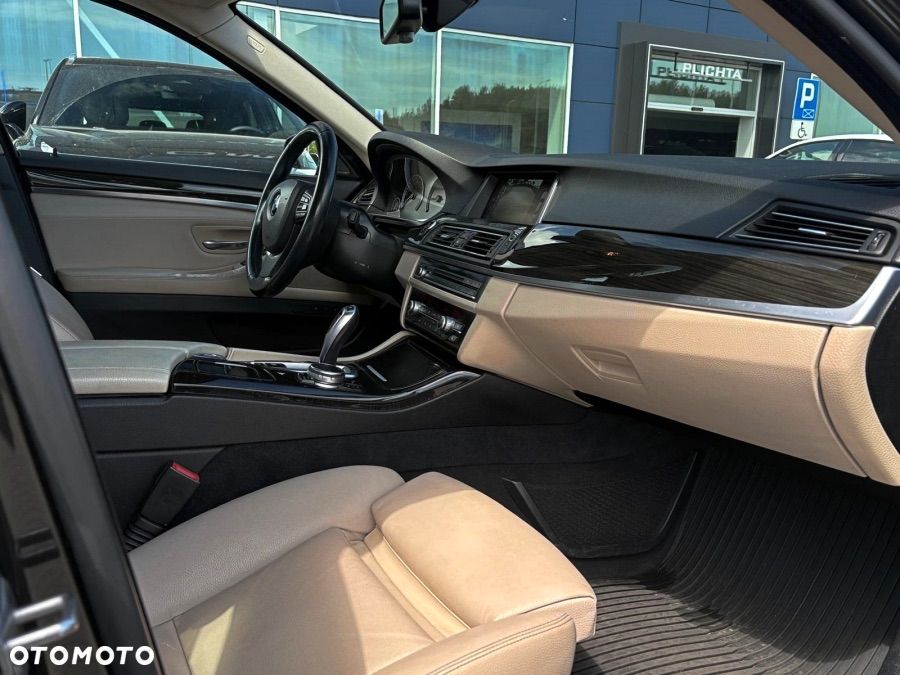 BMW Seria 5 525d xDrive Luxury Line - 14