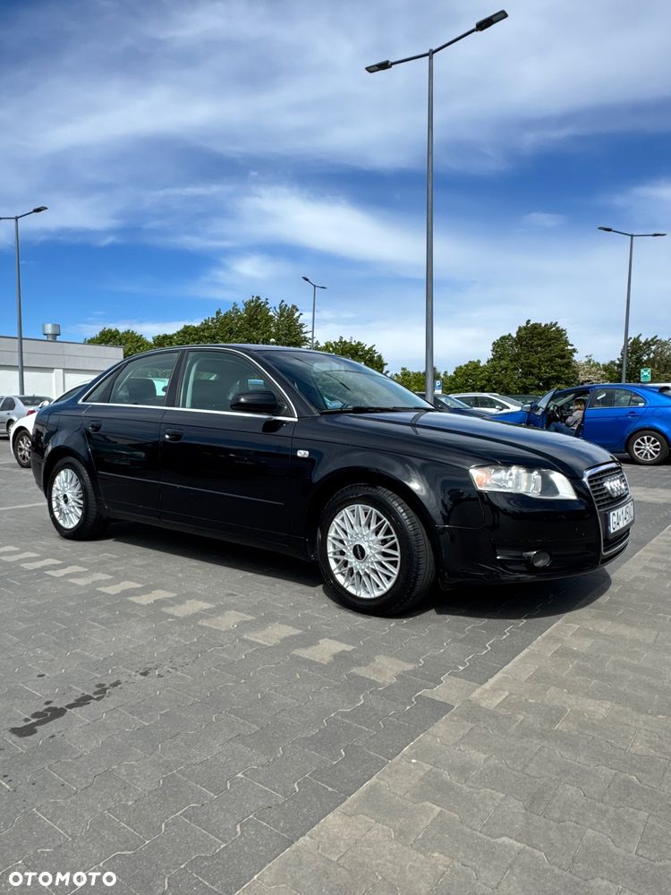 Audi A4 Limousine - 8