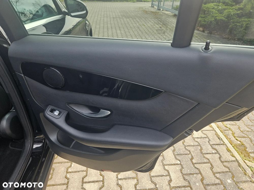 Mercedes-Benz GLC 300 e 4-Matic - 23