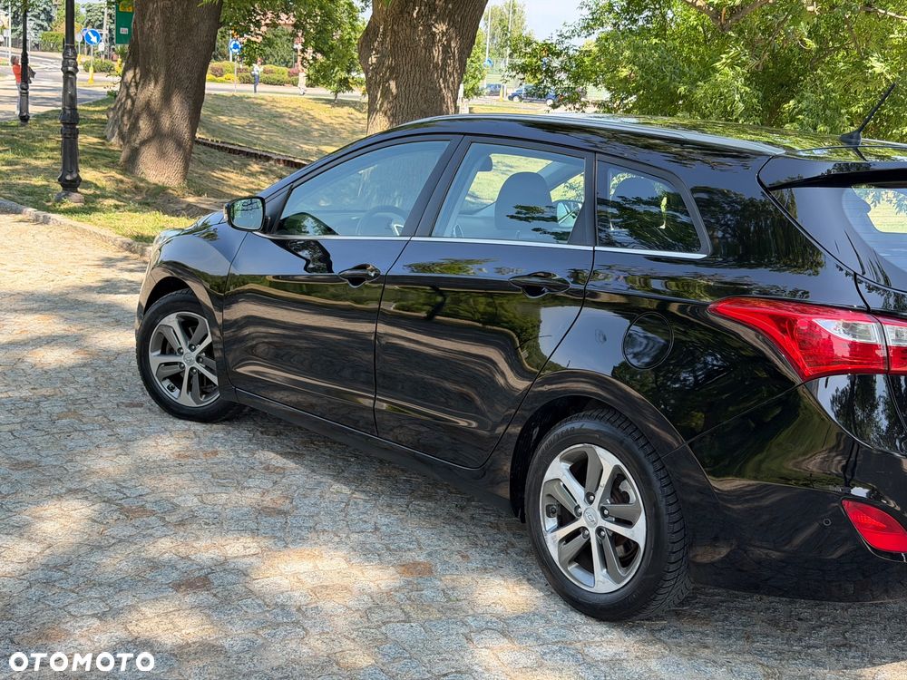 Hyundai i30 blue Kombi 1.6 CRDi Style - 35