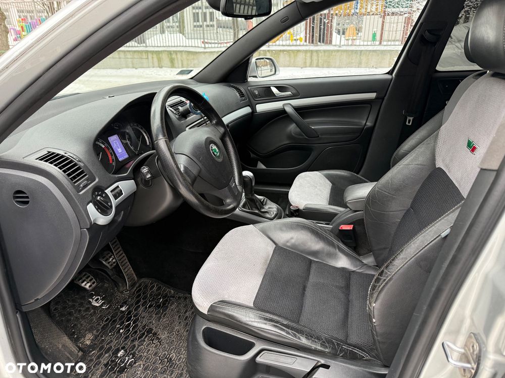 Skoda Octavia 2.0 TDI CR DPF RS - 13