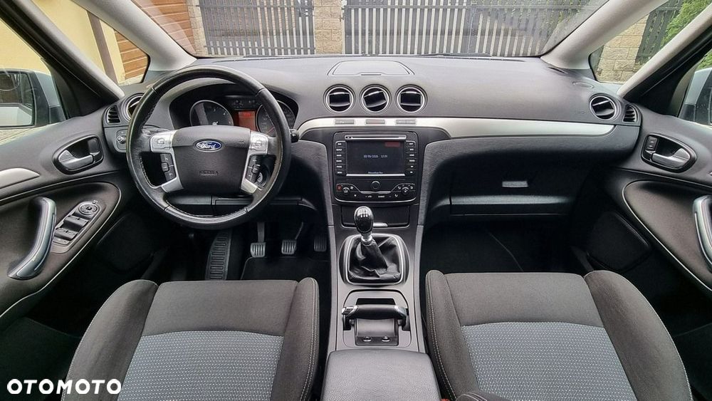 Ford S-Max - 12