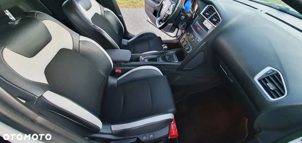 Citroën DS4 HDi 115 Chic - 21