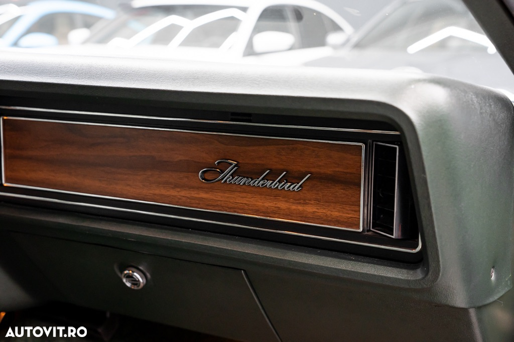 Ford Thunderbird - 31