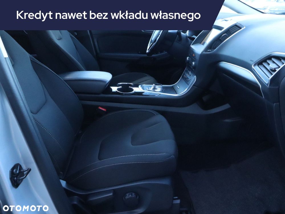 Ford S-Max - 11