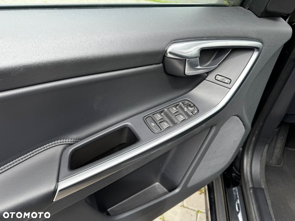 Volvo XC 60 D4 Geartronic Momentum - 28