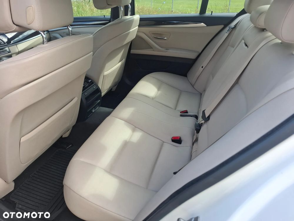 BMW Seria 5 535i xDrive Sport-Aut - 29