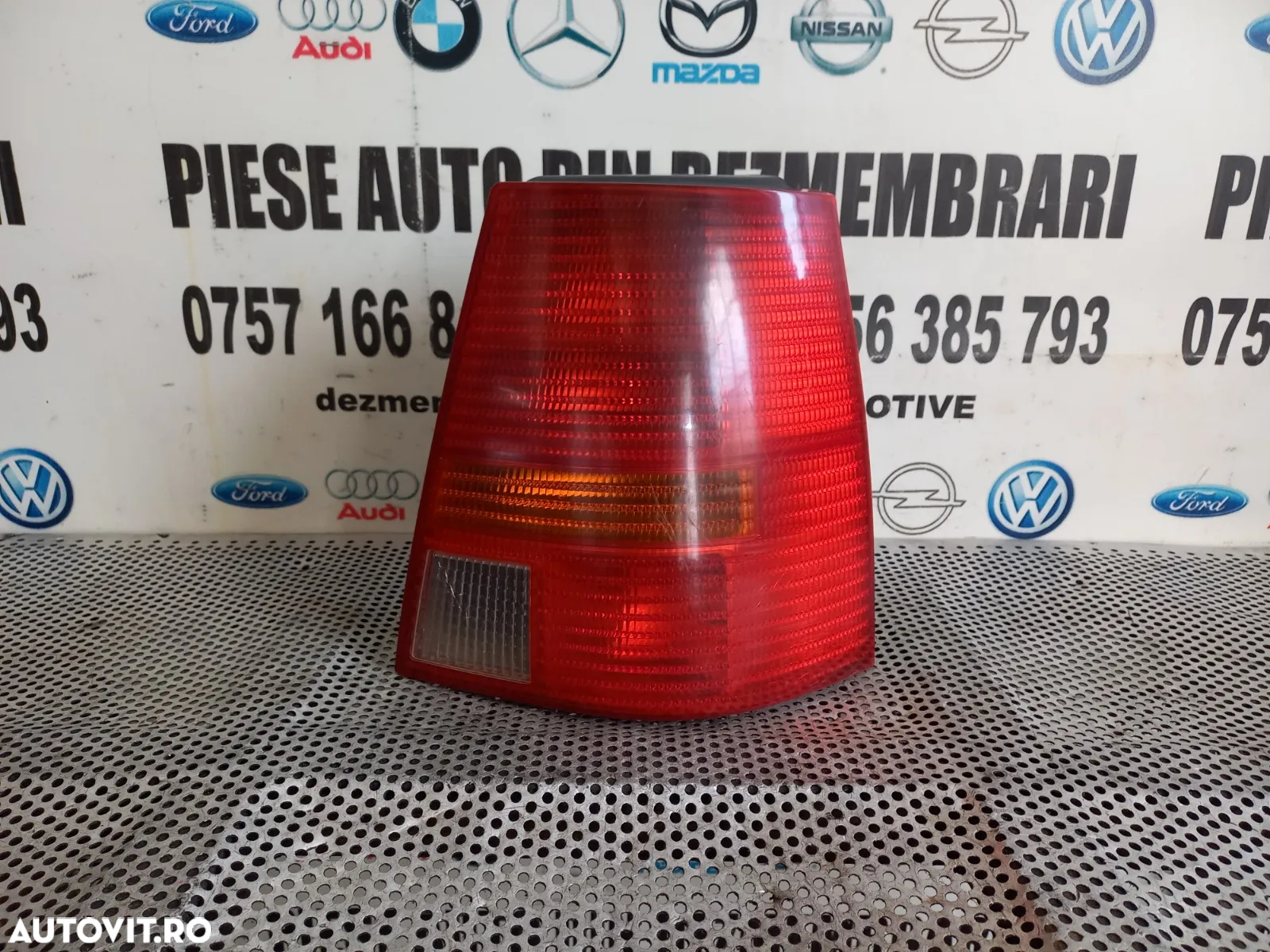 Lampa Stop Tripla Dreapta Vw Golf 4 lV Varianta Combi Break - Dezmembrari Arad - 4