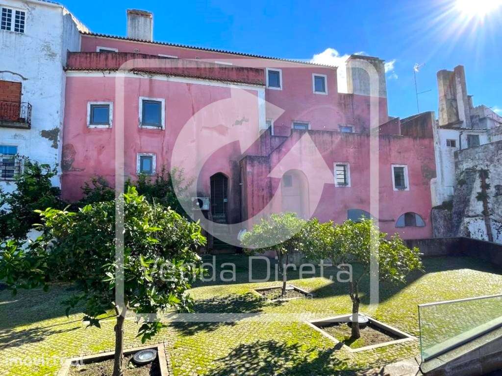 Prédio urbano com logradouro em zona histórica de Portalegre - Pote... - Grande imagem: 2/38