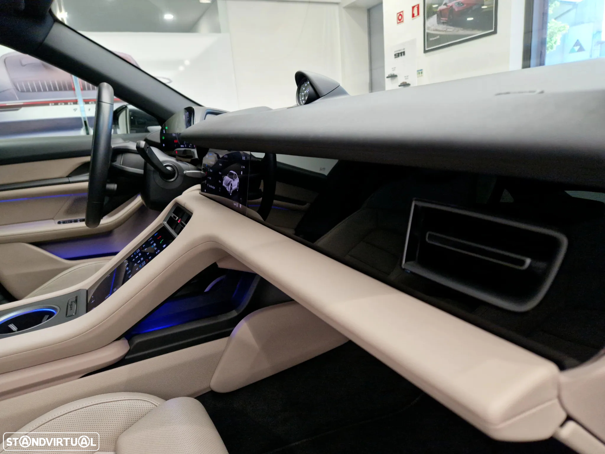 Porsche Taycan Standard - 25