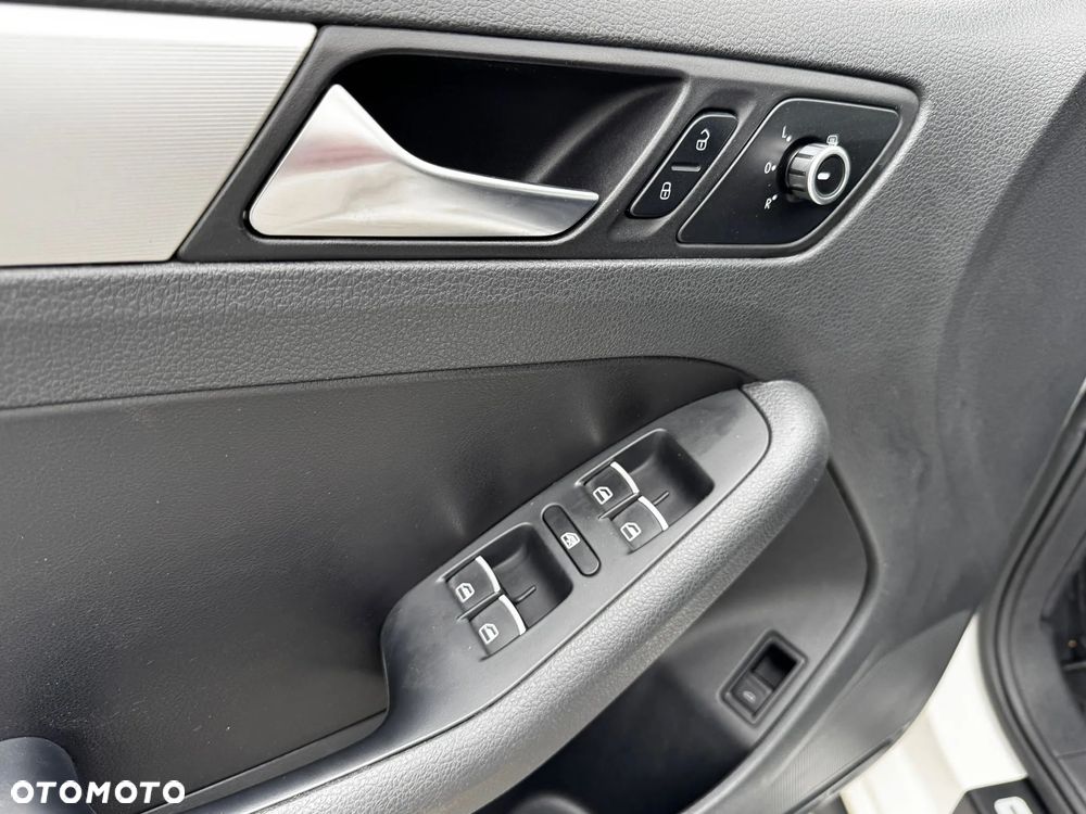 Volkswagen Jetta 2.0 TSI Sportline - 14