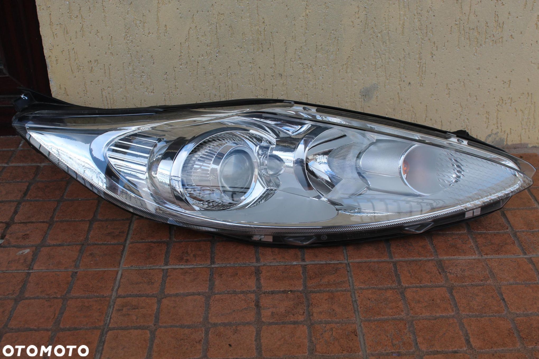 LAMPA PRAWY PRZÓD FORD FIESTA MK7 1EL247045-36II - 1